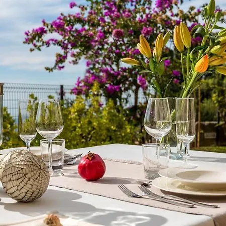 Charming Tuscan With Stunning Seaview & Pool 别墅 *